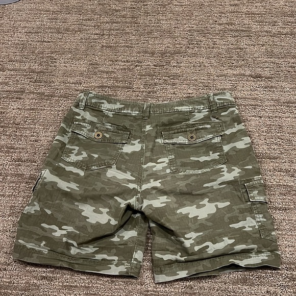 Camo shorts - Picture 2 of 5